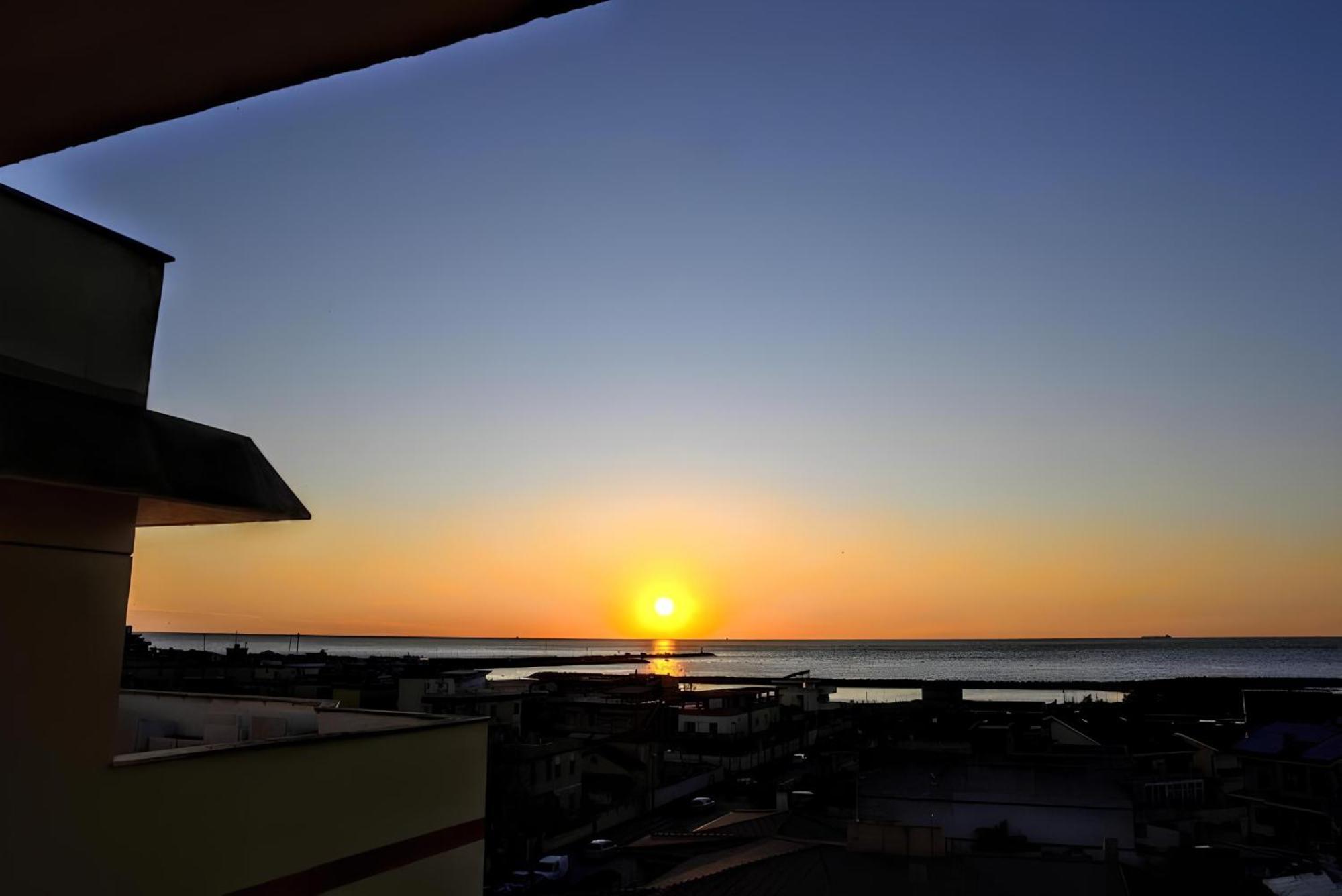 Vuel Sea View House -10 Minutes From The Airport Fiumicino Apartment Exterior photo